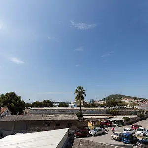 Apinelo Port **** Split
